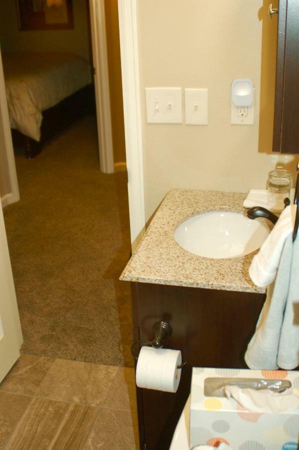 Blue Bear Den 3Br 2Ba Dtc Private Apt Hot Tub Экстерьер фото